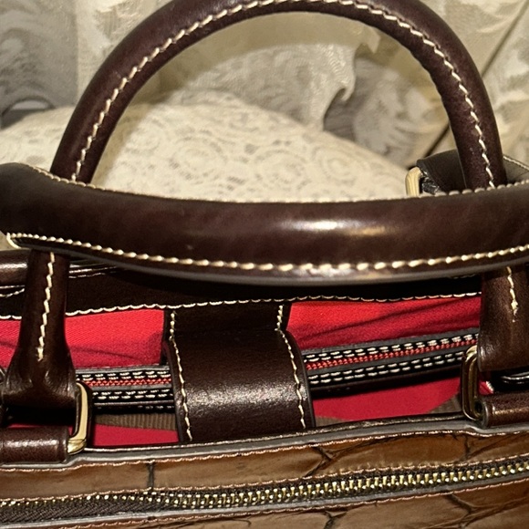 Gorgeous Dooney & Bourke Denison Satchel - Picture 15 of 15
